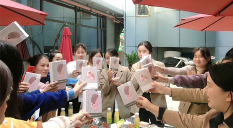 女神节快乐|有鲜花,有阳光,有爱的赫名视显事业2022 女神节快乐|有鲜花,有阳光,有爱的赫名视显事业2022